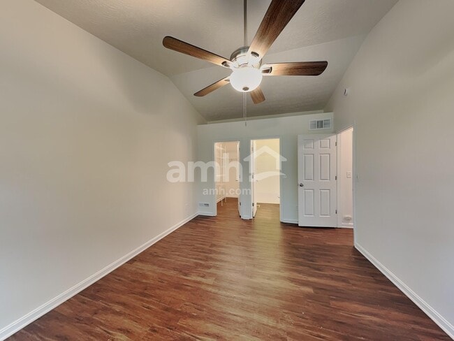 Building Photo - 1406 R J Ln