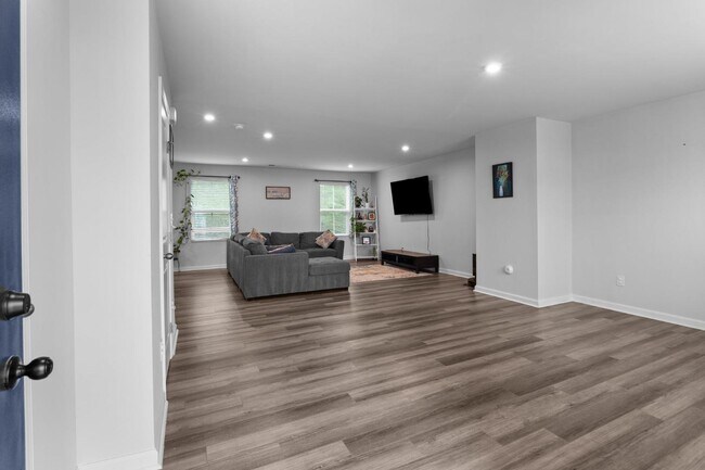 Building Photo - 703 Pointe Andrews Drive