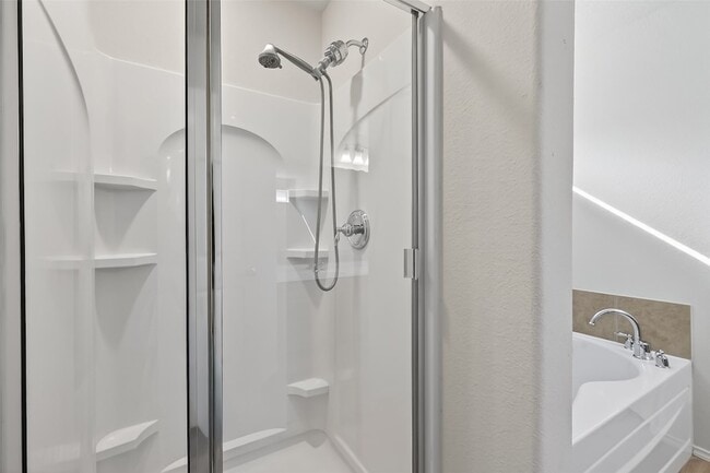 Building Photo - 827 Honeysuckle Vine Dr