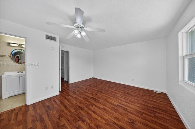Building Photo - 301 Bonaventure Blvd