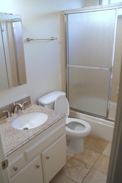 Building Photo - 301 Knob Hill Ave