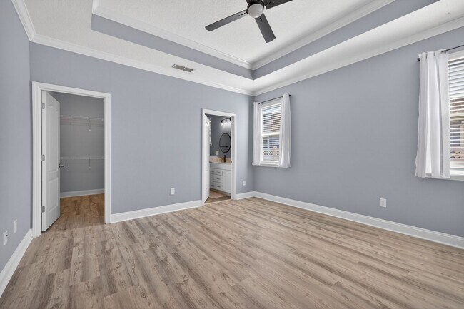 Building Photo - Resort-Style Living!