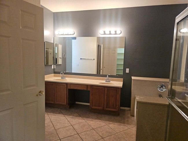 Building Photo - 18515 W Caribbean Ln