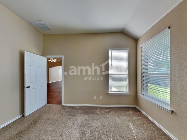 Building Photo - 3637 Caroline Ct