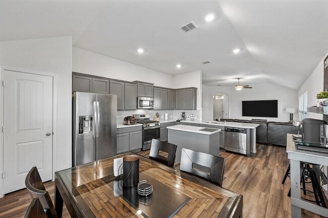 Building Photo - 424 Pollyann Trl