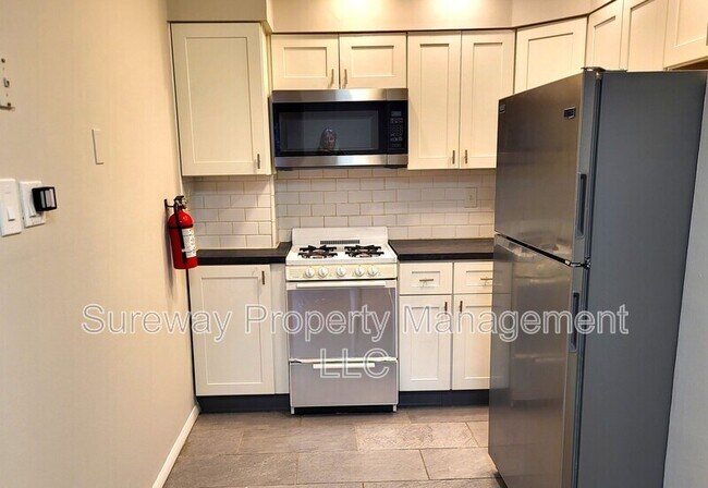 Building Photo - 9 Jeffrey Rd