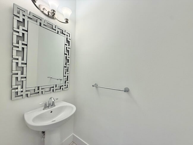 Building Photo - 3019 Franklin Pl