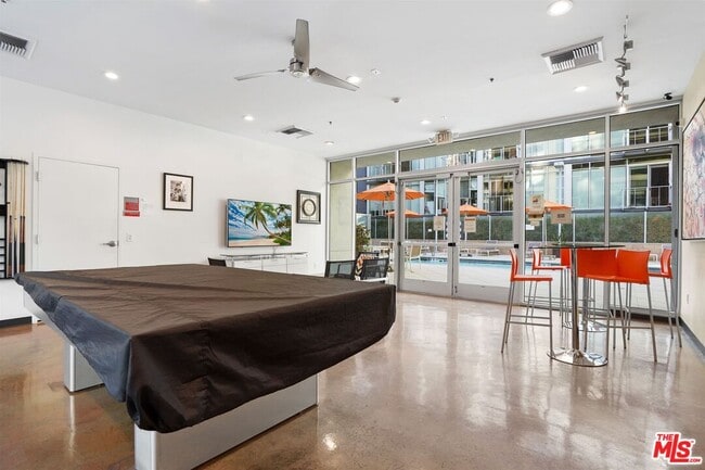 Building Photo - 645 W 9th St