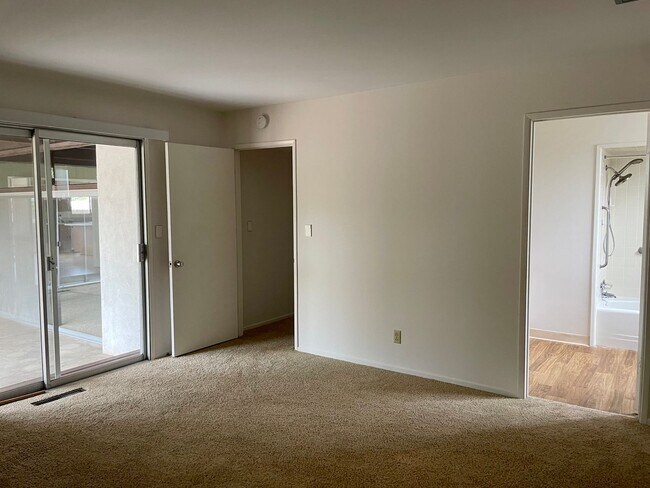 Building Photo - Three Bedroom Turnpike Home/Foothill Schoo...