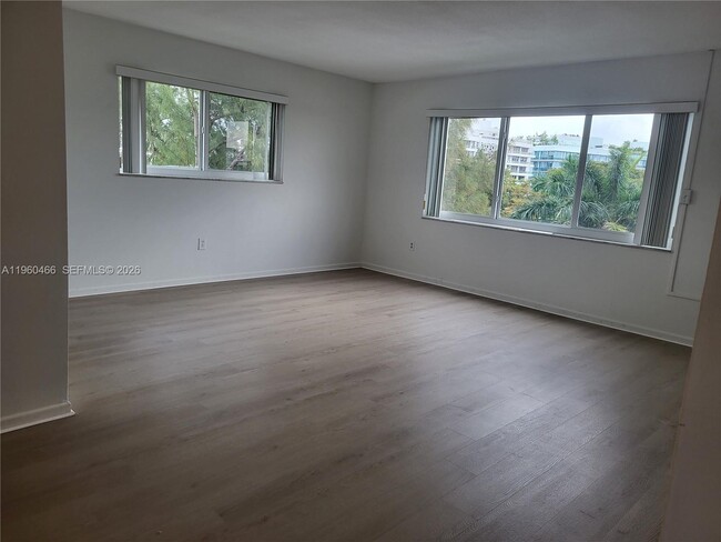 Building Photo - 1020 94th St