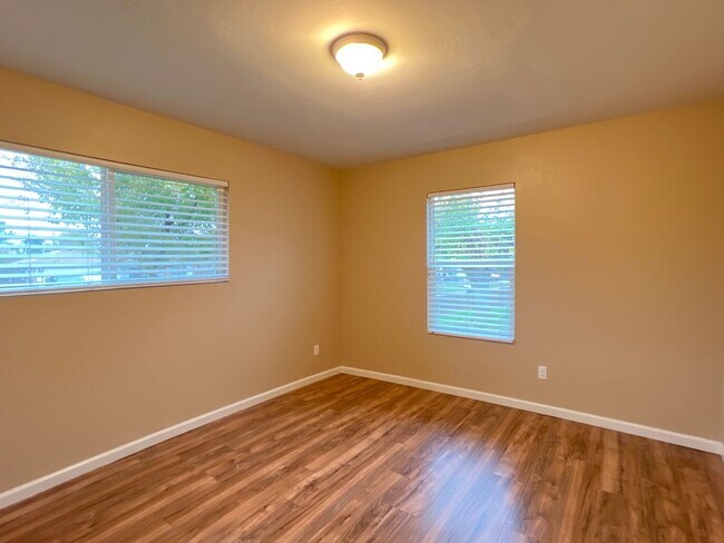 Building Photo - Northeast Bakersfield