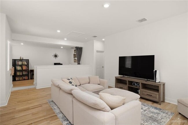 Building Photo - 27 Aqualina Wy