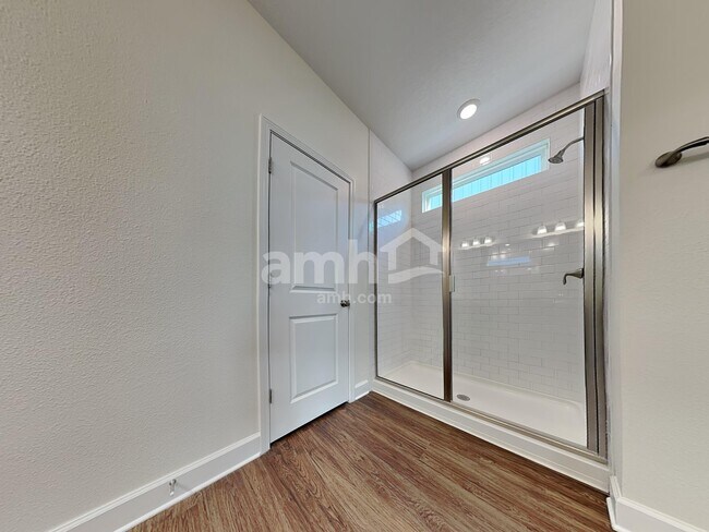 Building Photo - 5807 Hampton Creek Rd