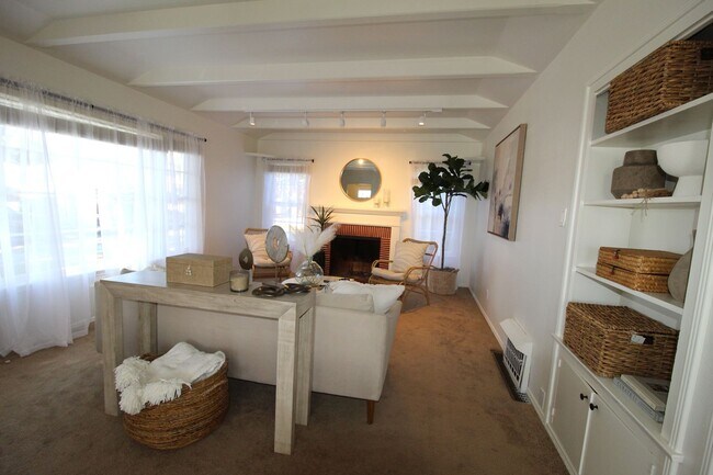 Building Photo - Charming Midtown Ventura Home- 3 Bedroom + 1.75 Bath