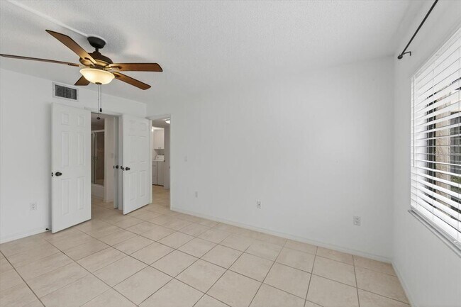 Building Photo - 5735 Gardens Dr