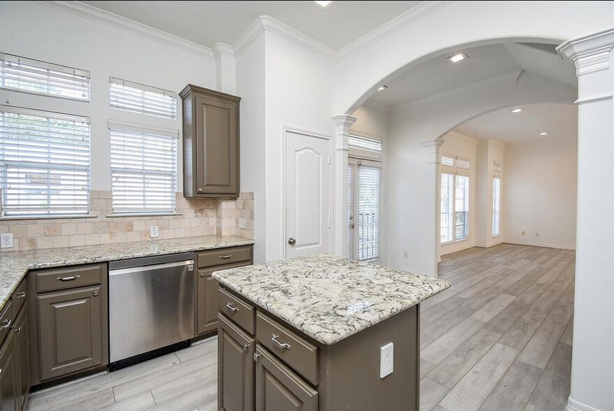 Building Photo - 5217 Blossom St