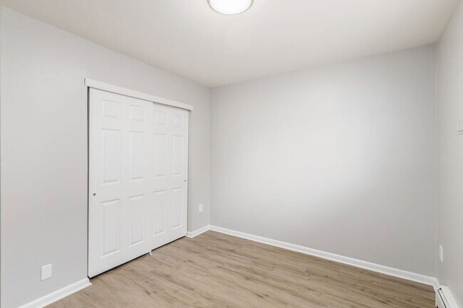 Building Photo - 639 Riverview Dr