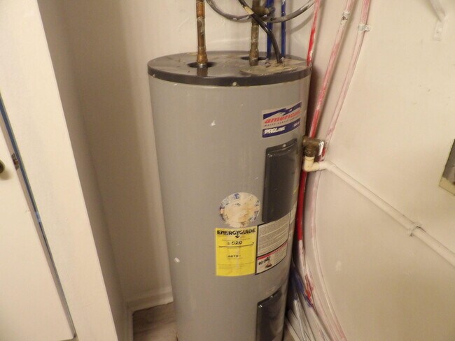 Building Photo - 140 Landings Dr