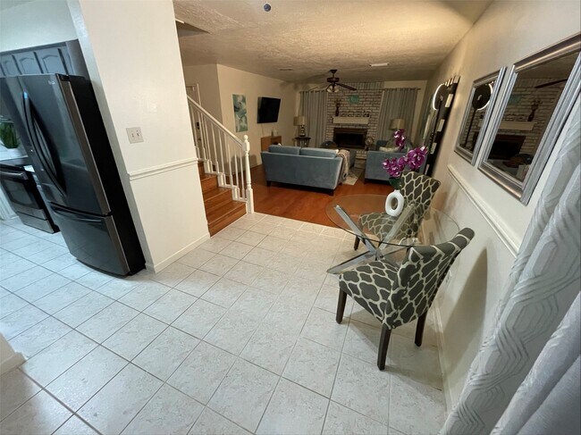 Primary Photo - 1323 River Rock Dr