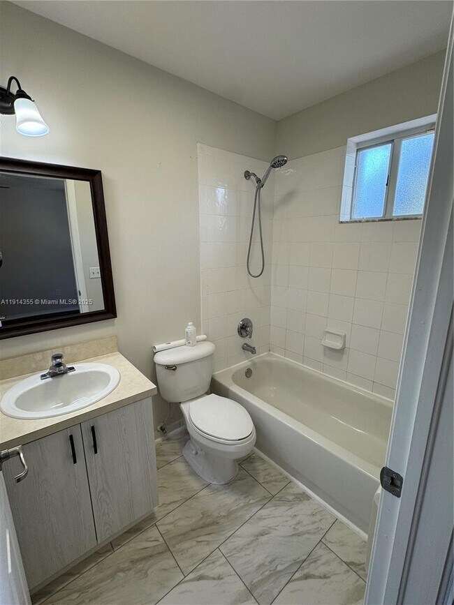 Building Photo - 2224 SE 25th Ave