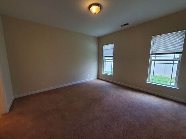 Building Photo - Located in the Heart of Richmond Hill