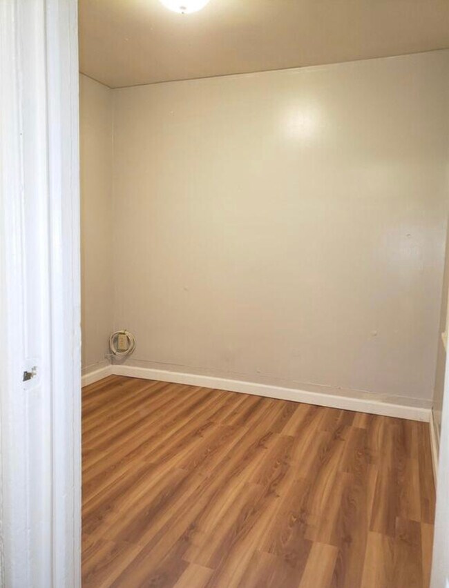 Building Photo - 208 Orange St