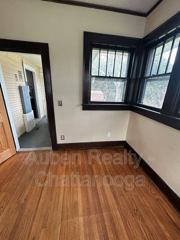 Building Photo - 3211 Montview Dr