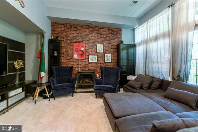 Building Photo - 2519 Gadsby Pl
