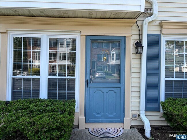 Building Photo - 775 Sassafras Ct