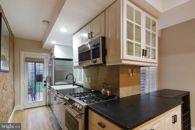 Building Photo - 2321 17th St NW