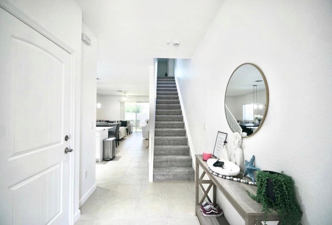 Building Photo - 378 NE 47th Pl