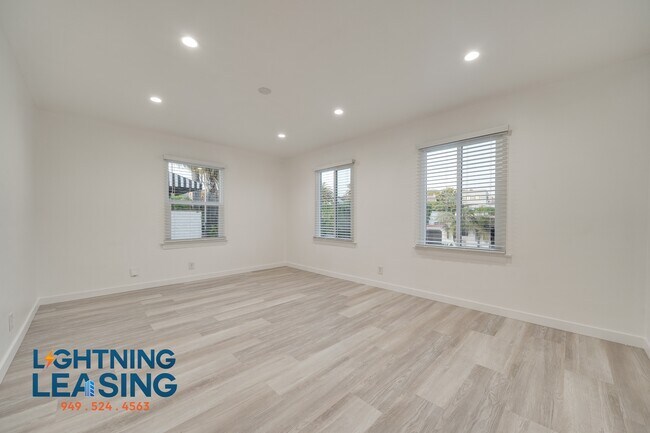Building Photo - 1363 1/2 Hauser Blvd-1D