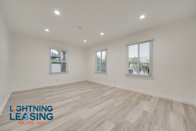 Building Photo - 1363 Hauser Blvd
