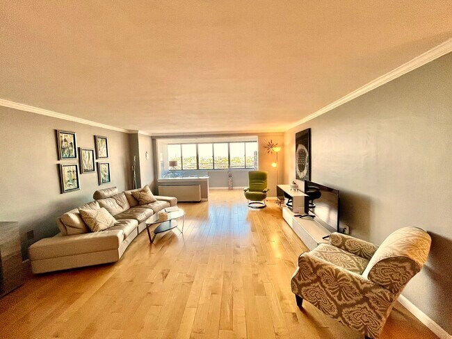 Building Photo - 8 Whittier Pl