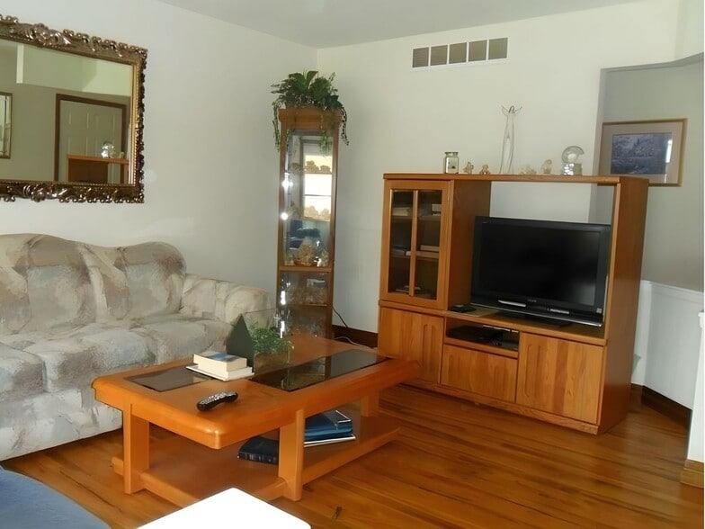 Building Photo - 10352 Gulley Ave