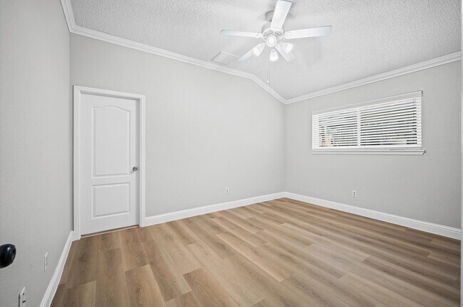 Building Photo - 24211 Landing Way Dr