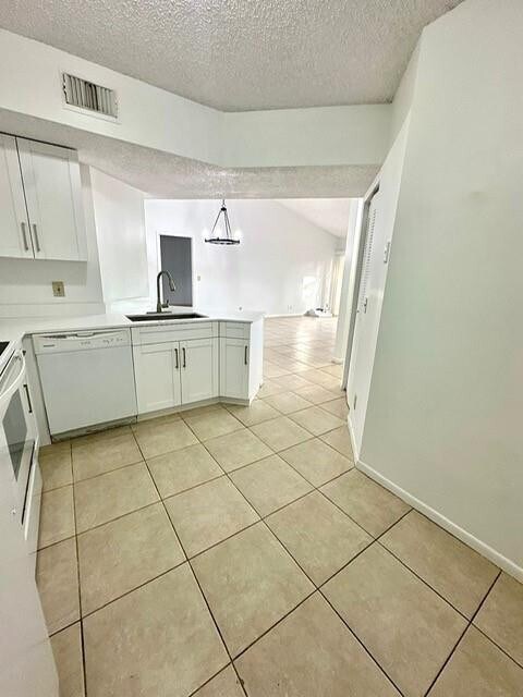 Building Photo - 9033 Wiles Rd