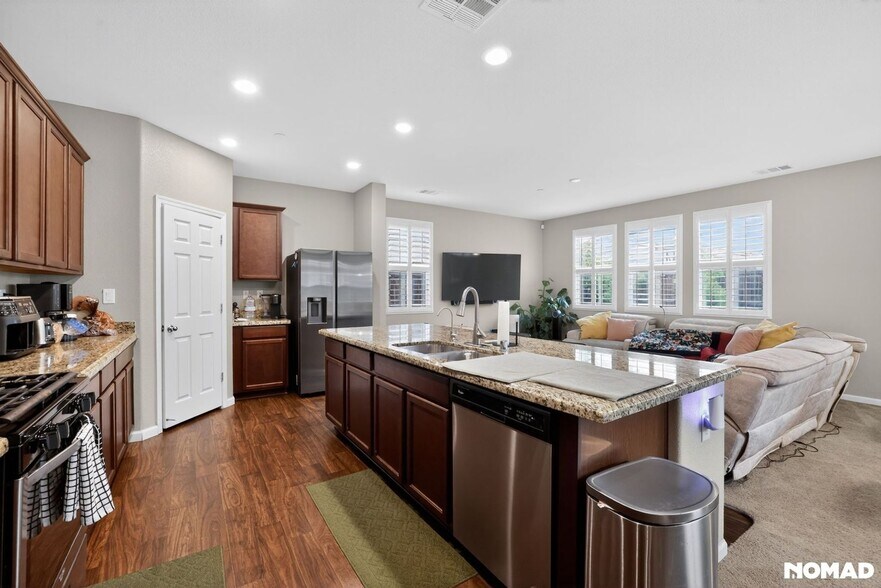 Building Photo - 5309 Ocean Ln