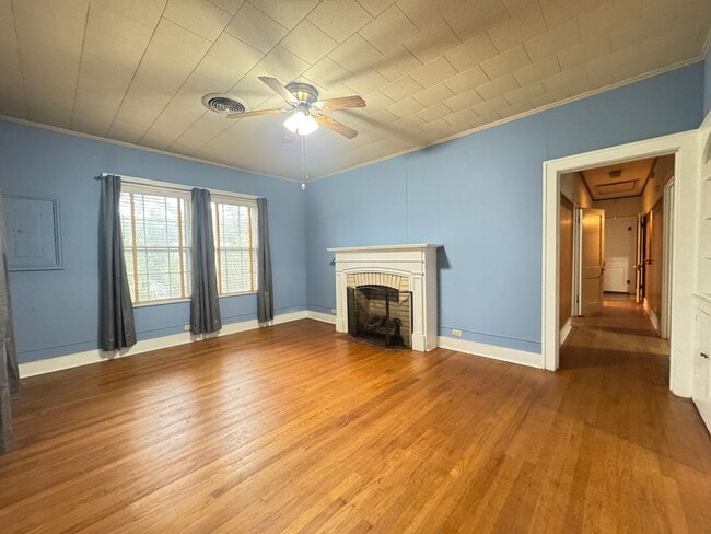 Building Photo - Spacious Home close to LA Tech