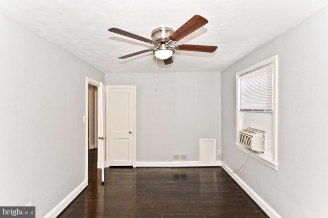 Building Photo - 1209 Savannah St SE