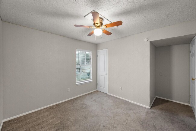 Building Photo - 8000 Cambridge Cir