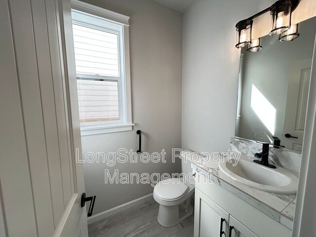 Building Photo - 7237 SE Berg Dr