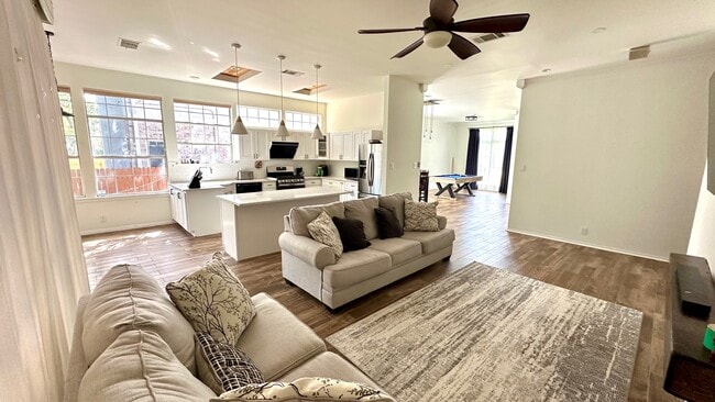 Building Photo - 2310 Falcon Dr