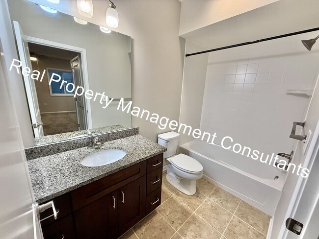Building Photo - Spacious 3 Bed / 3.5 Bath in Blue Valley S...