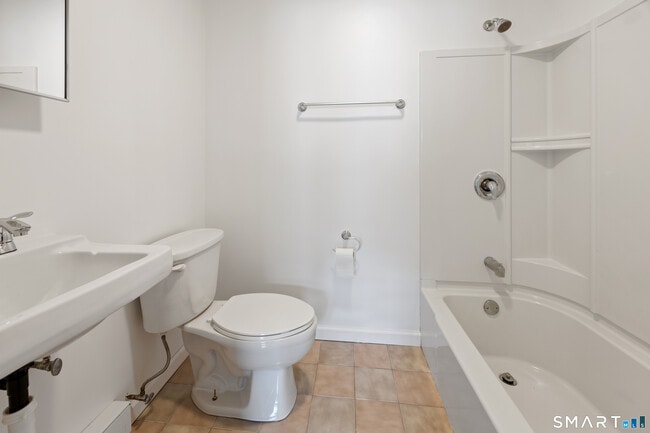 Building Photo - 46 N Cherry St