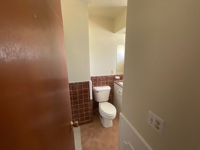 Building Photo - 3 Bed, 2 Bath, 1 Car Garage