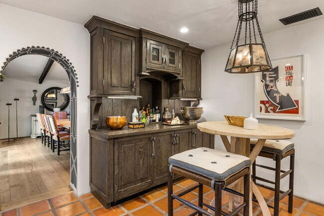 Building Photo - 535 N Belardo Rd