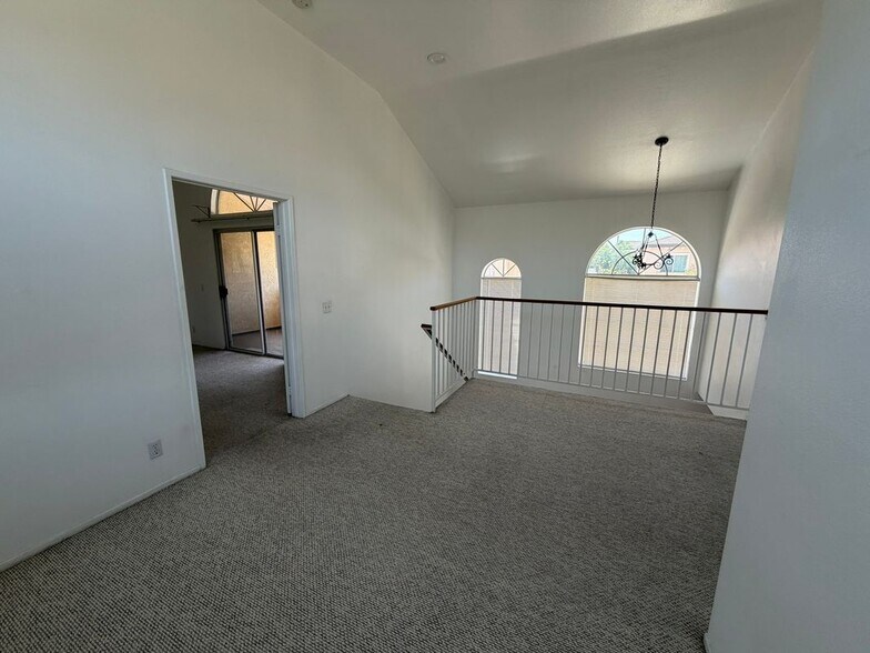 Building Photo - 4246 La Rica Ave