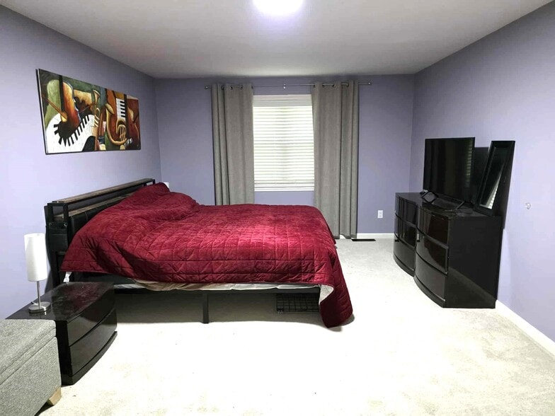 Building Photo - 68 Gatsby Dr