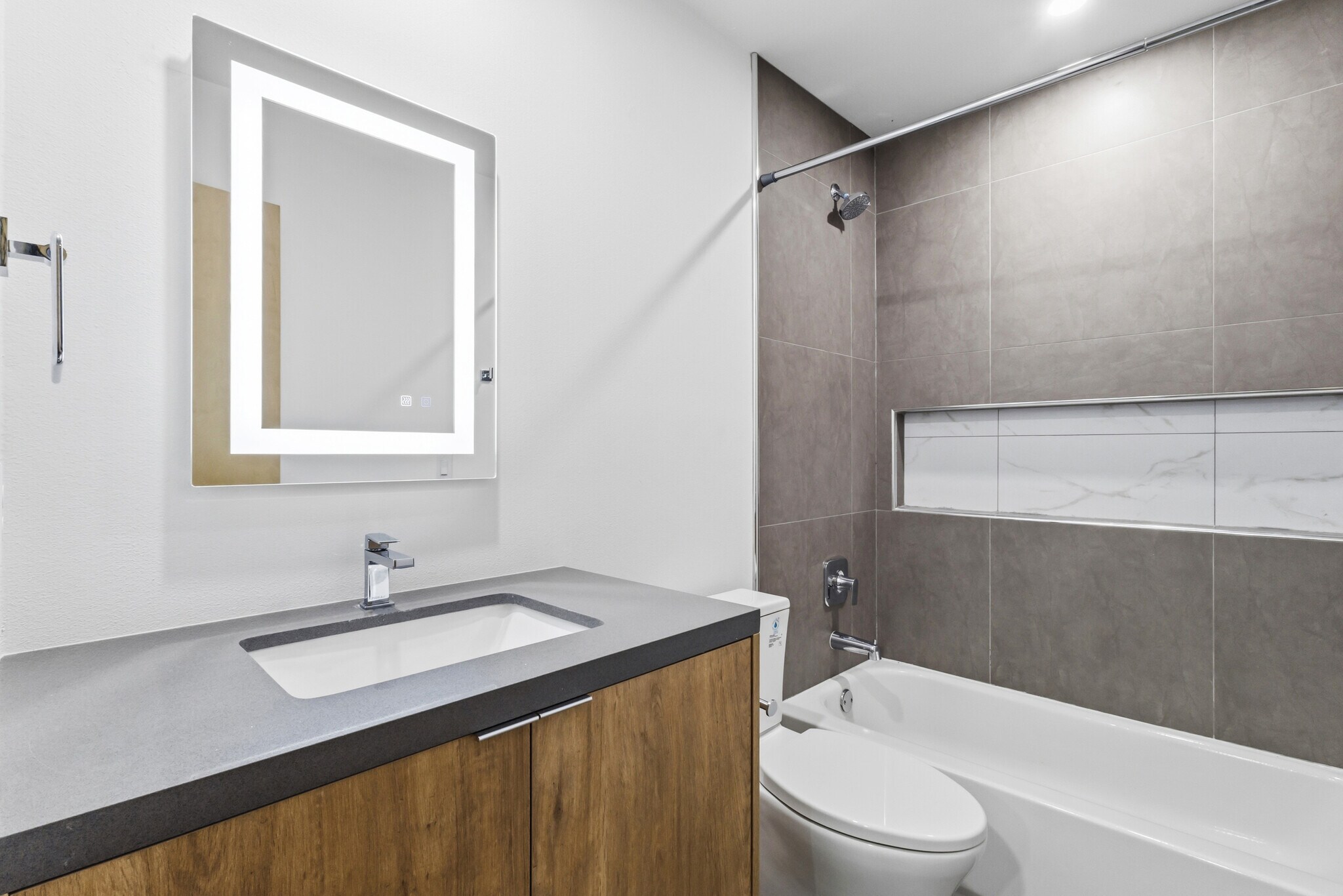 Building Photo - 1400 Hibiscus Ave